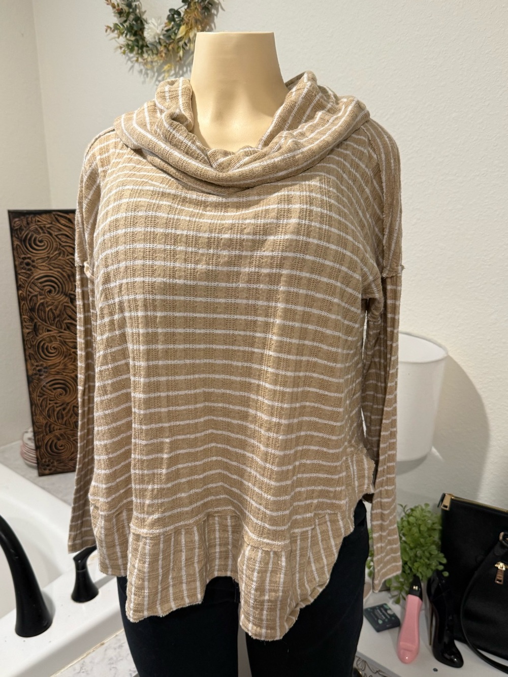 Lee Striped Cowl Neck Ruffle Hem Top – Large 🤎